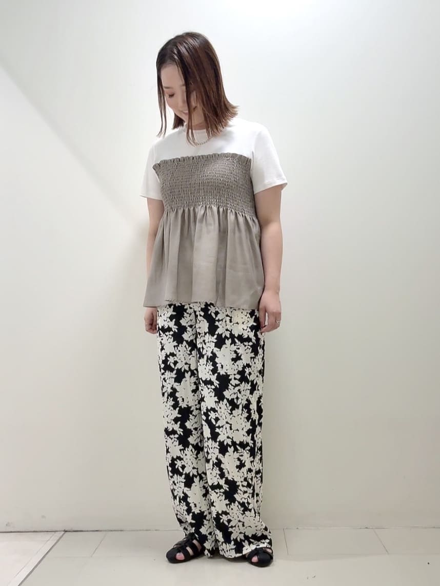 YUIさんの「UNTITLED｜【コットン100/洗える/Tシャツ】シャーリングドッキングペプラム」を使ったコーディネート