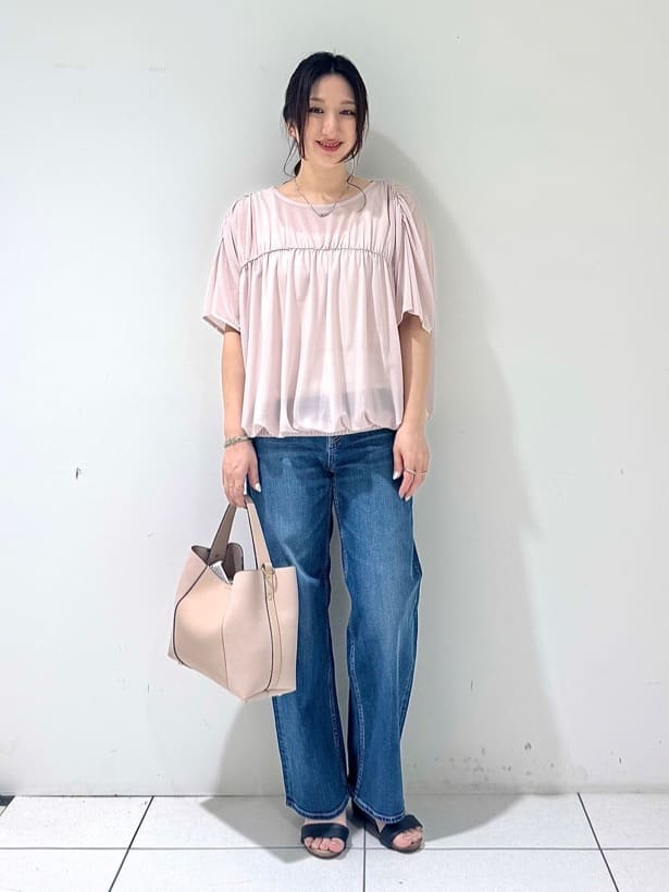 そんさんの「INDIVI｜【洗える／体型カバー】シャーリングシアートップス」を使ったコーディネート