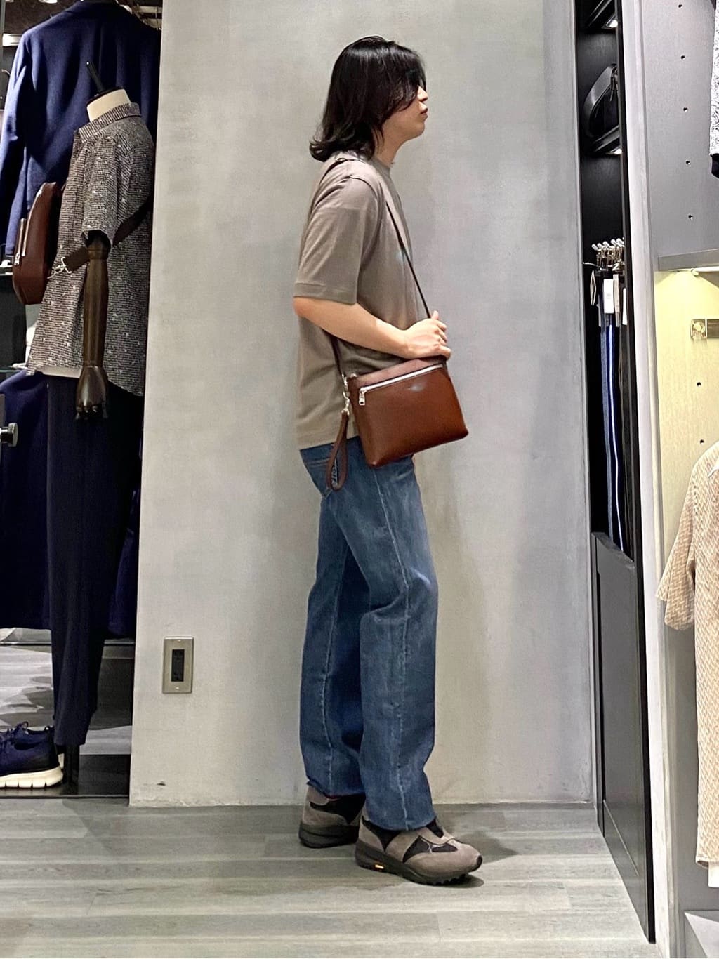 nishiさんの「TAKEO KIKUCHI｜【モンスターストレッチ】日本製 ウォッシュド デニムパンツ」を使ったコーディネート