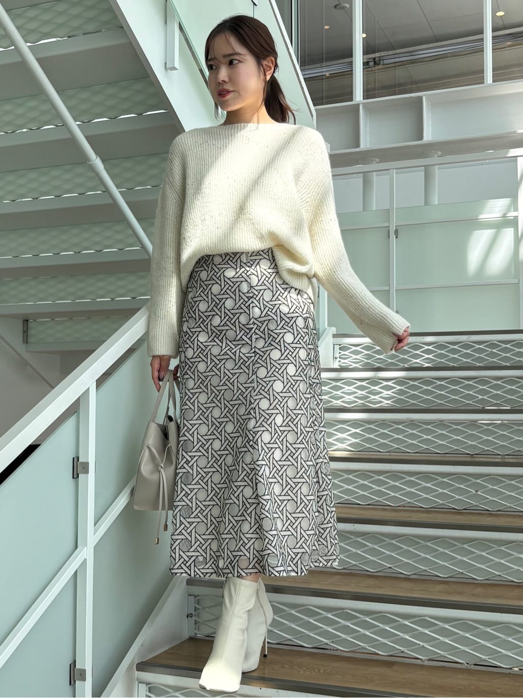 MISAKIさんの「COUP DE CHANCE｜【手洗い可】スパンコール付ニットトップス」を使ったコーディネート