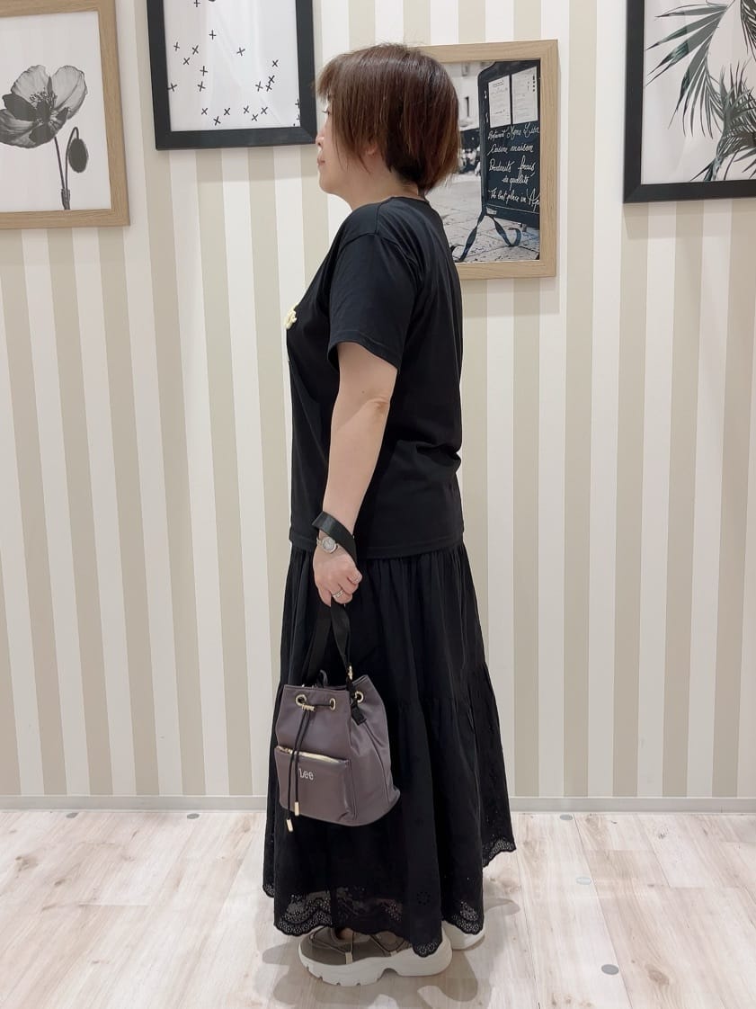 ma_miさんの「SHOO･LA･RUE｜【ひんやり/S-LL】サガラ刺繍ロゴTシャツ」を使ったコーディネート