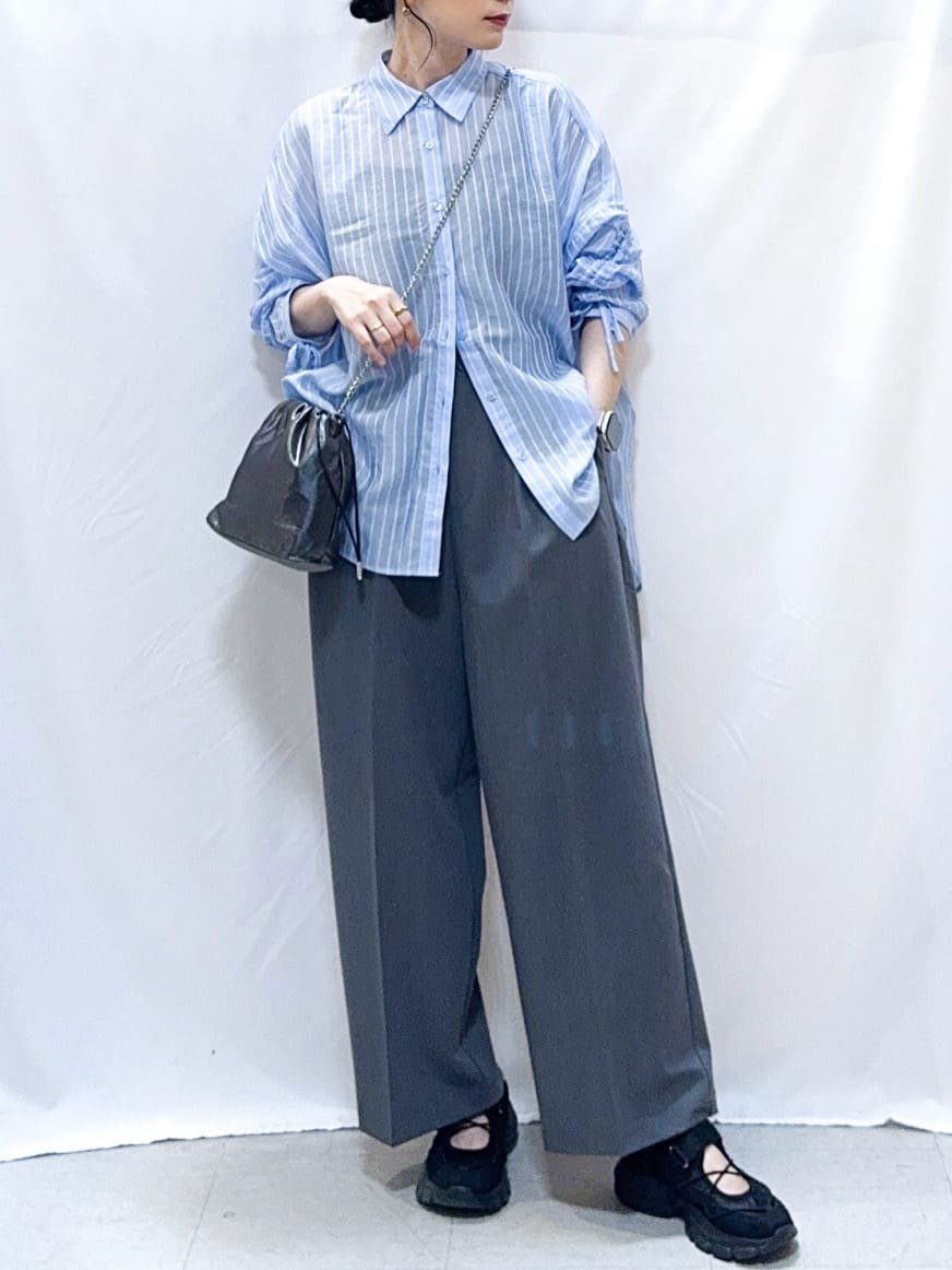 𝐇𝐢𝐫𝐨𝐦𝐢さんの「SHOO･LA･RUE｜【洗濯機可/S-LL】すっきり上品きれい見え タックワイドパンツ」を使ったコーディネート