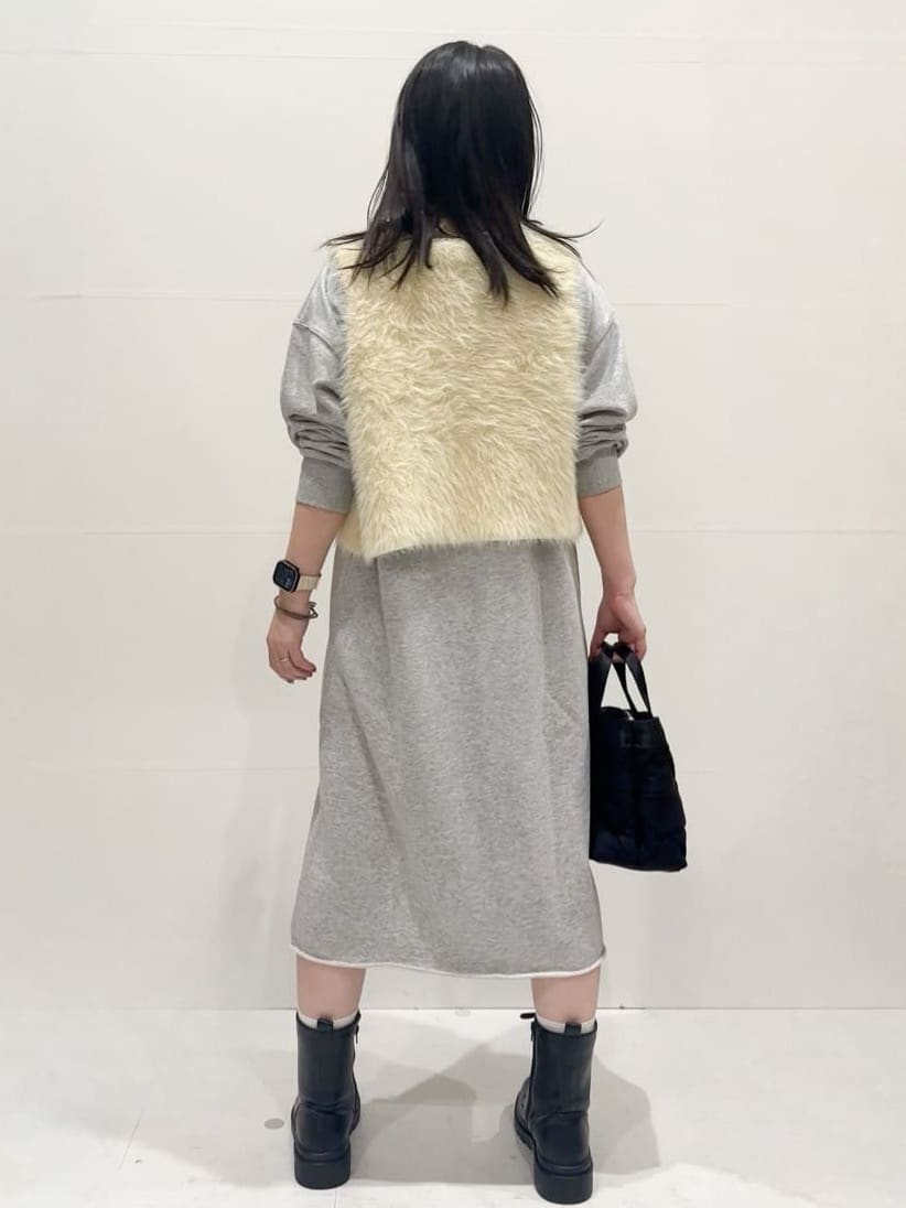 Minさんの「OPAQUE.CLIP｜ロゴプリント裏毛ワンピース【洗濯機OK】」を使ったコーディネート