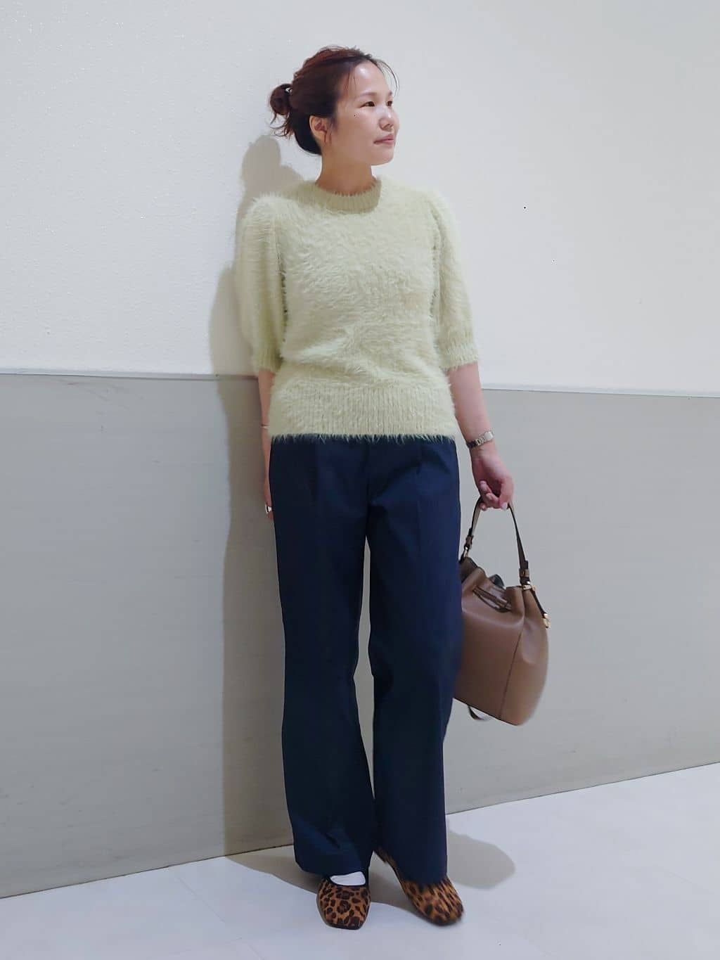 maruさんの「THE SHOP TK｜【美脚見え】タックワイドパンツ【セットアップ可】」を使ったコーディネート