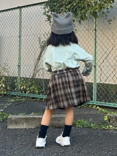 ga_riさんの「THE SHOP TK｜【110－160／6色展開】コットン長袖Ｔシャツ/洗濯機OK」を使ったコーディネート