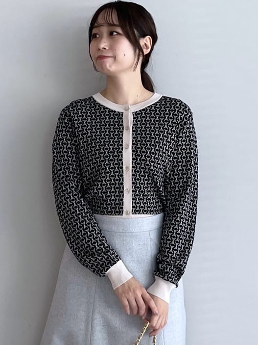 Saekoさんの「COUP DE CHANCE｜【手洗い可】幾何柄風ジャカードカーディガン」を使ったコーディネート