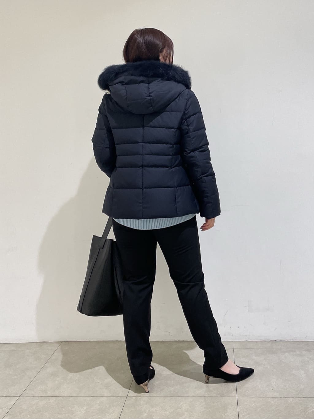 emikaさんの「INDIVI｜【名品／撥水／抗菌防臭】ショート丈リサイクルダウンコート」を使ったコーディネート