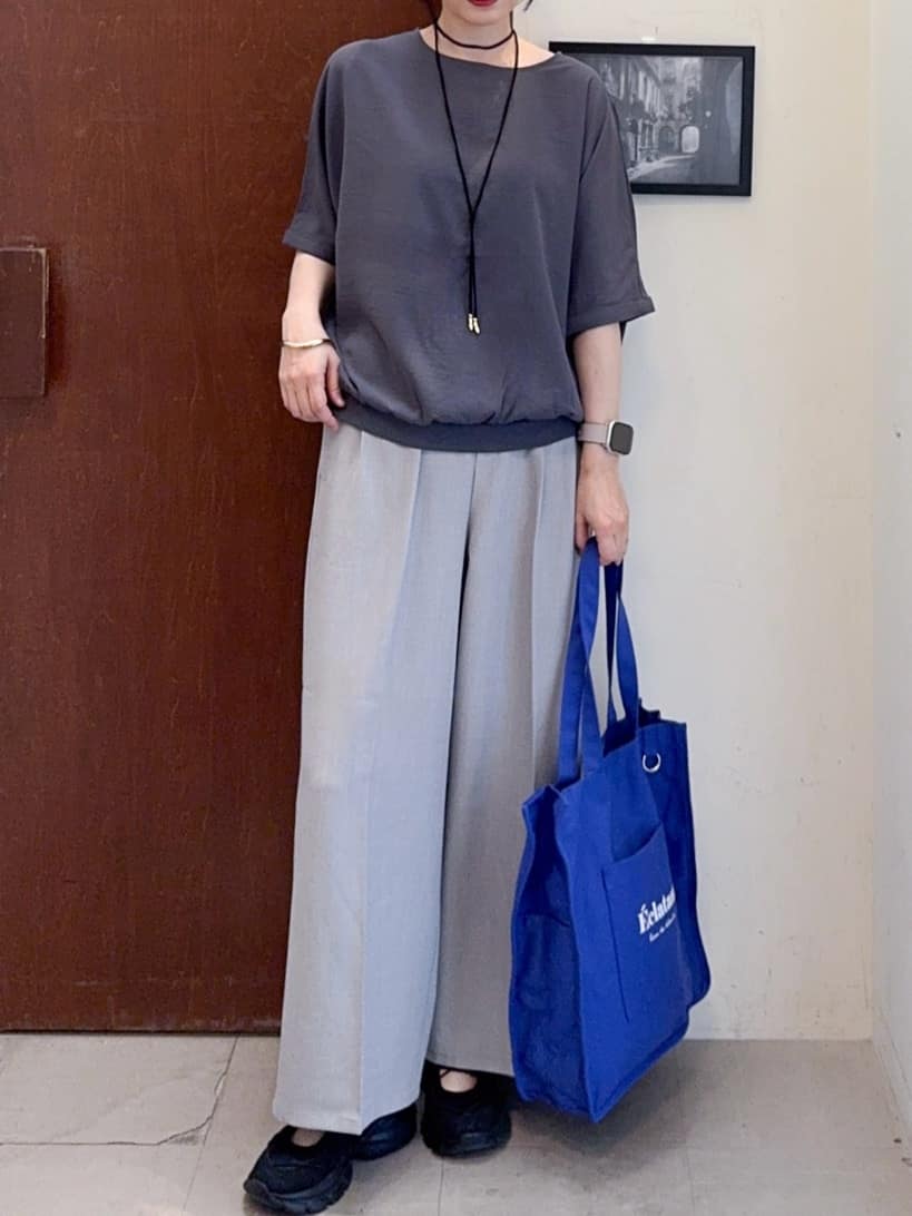 𝐇𝐢𝐫𝐨𝐦𝐢さんの「SHOO･LA･RUE｜【洗濯後しわになりにくい】さらっとタッチの 5分袖ドルマンブラウス」を使ったコーディネート