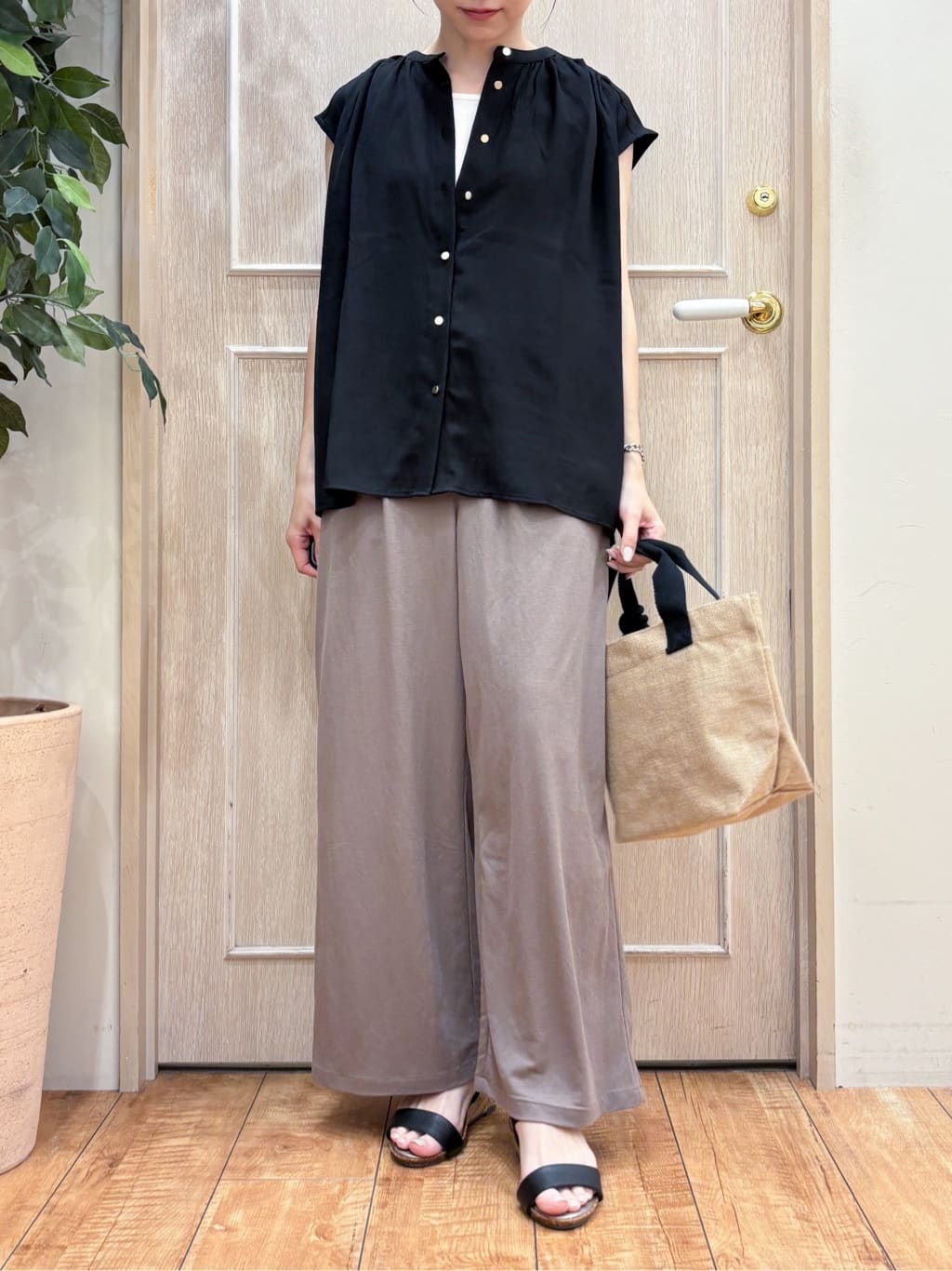なみさんの「SHOO･LA･RUE｜【S-LL/洗濯後しわになりにくい】上品にきれい見え スラブギャザーブラウス」を使ったコーディネート
