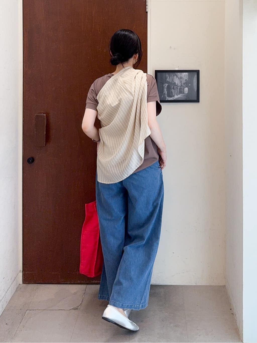 𝐇𝐢𝐫𝐨𝐦𝐢さんの「SHOO･LA･RUE｜【S-LL】程よい透け感 ストライプ柄 お袖ギャザーデザインシャツ」を使ったコーディネート