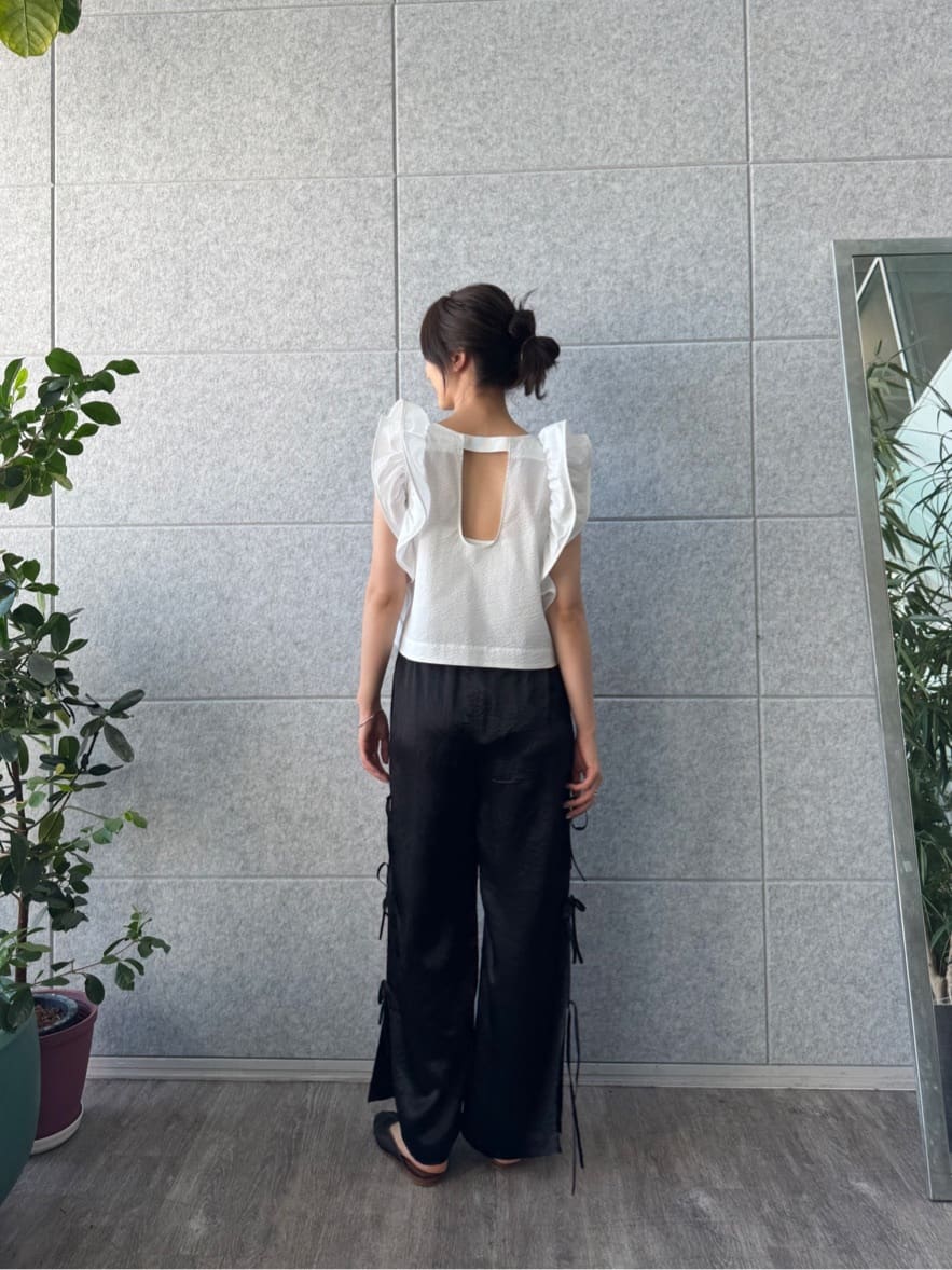 uchi__yamaさんの「CODE A｜ruffle drama blouse」を使ったコーディネート