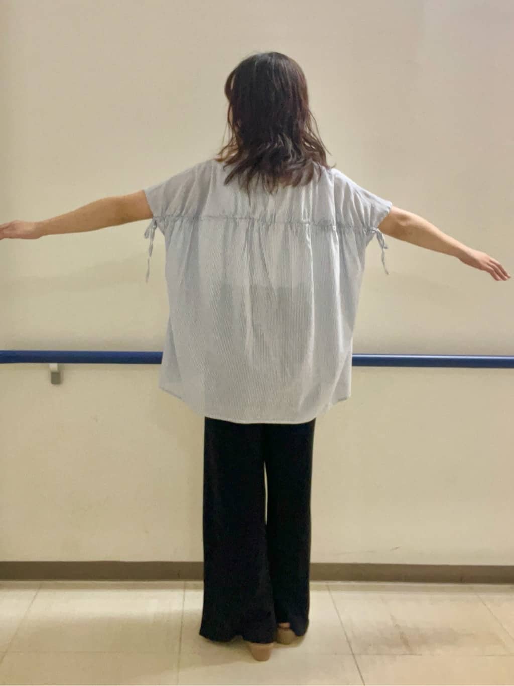 あもさんの「SHOO･LA･RUE｜【洗濯機可/柄が選べる】さらさら楽ちん プリーツ ワイドパンツ」を使ったコーディネート