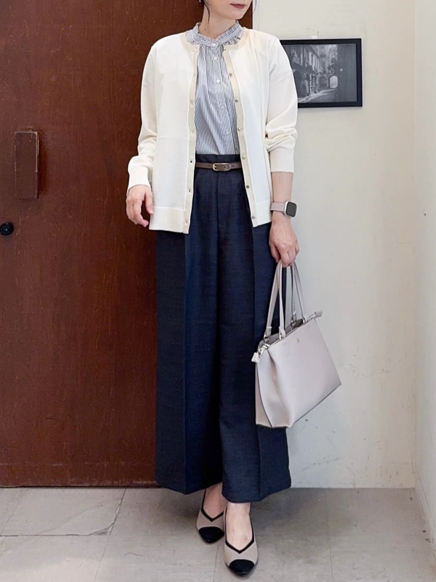 𝐇𝐢𝐫𝐨𝐦𝐢さんの「SHOO･LA･RUE｜【洗える/S-LL】上品なラメ使い クルーネック ニットカーディガン」を使ったコーディネート