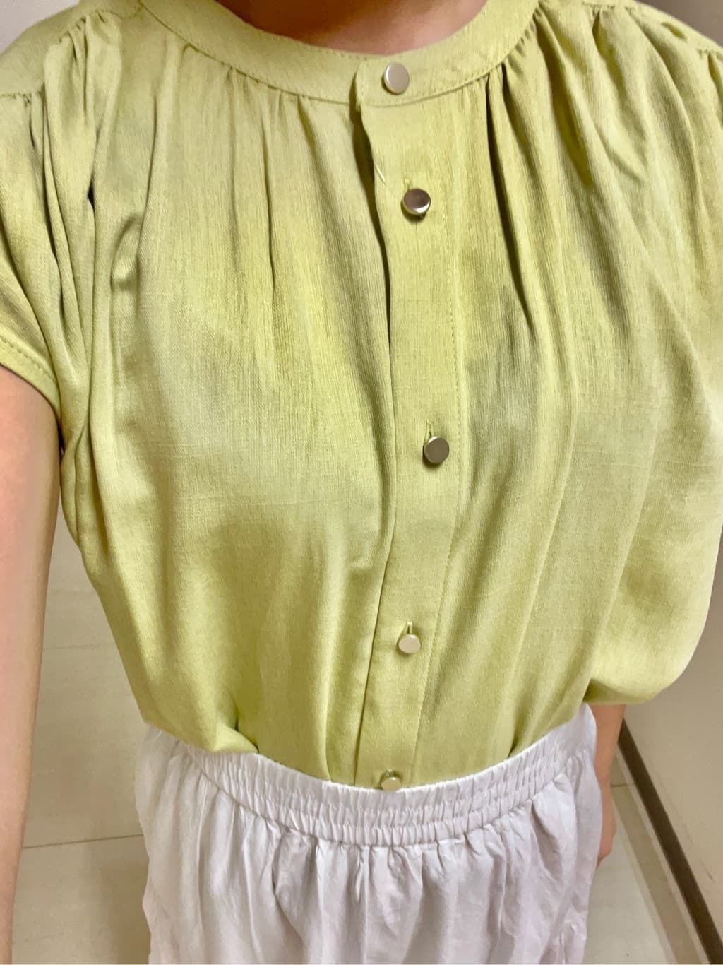 あもさんの「SHOO･LA･RUE｜【S-LL/洗濯後しわになりにくい】上品にきれい見え スラブギャザーブラウス」を使ったコーディネート