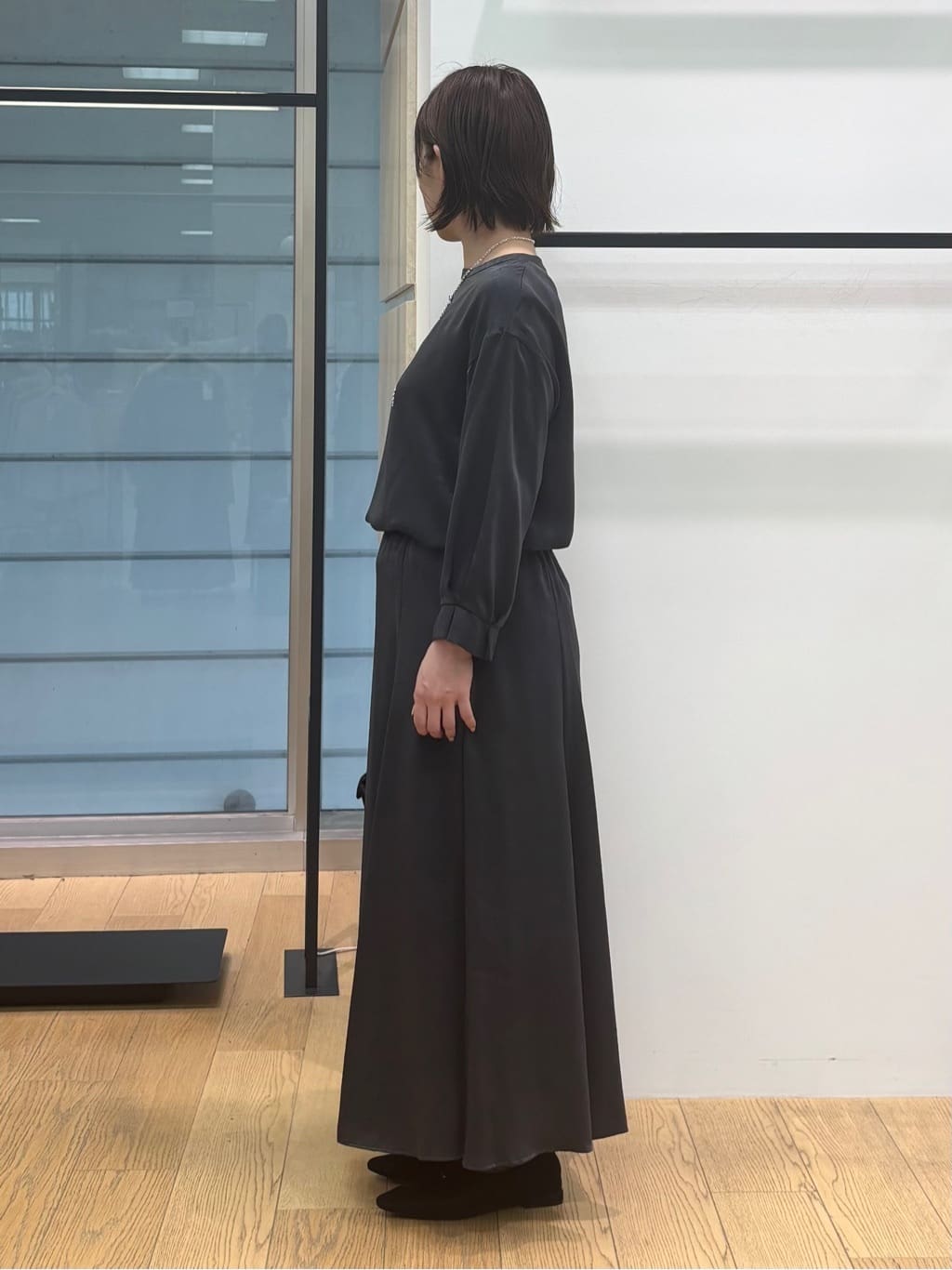 asamiさんの「INDIVI｜【セットアップ可能】スエード調サテンブラウス」を使ったコーディネート