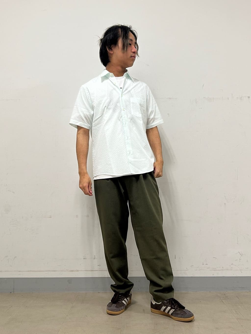 Hiroさんの「TAKEO KIKUCHI｜◆【Sサイズ～】フェイスロープ刺繍 天竺Tシャツ」を使ったコーディネート