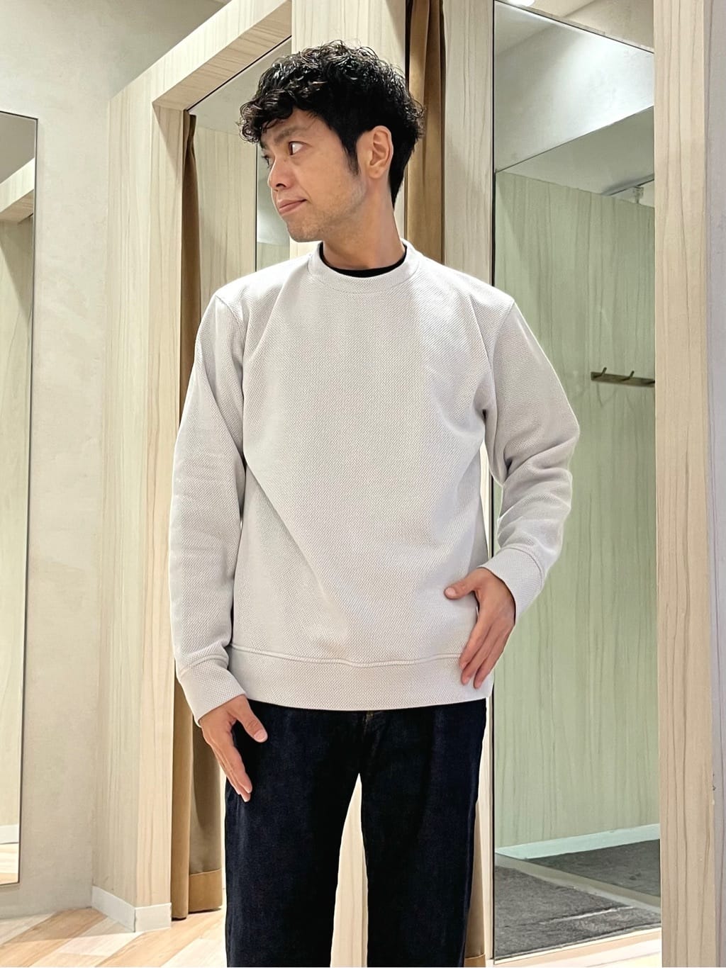 URAさんの「TAKEO KIKUCHI｜【尾州織】クルーネック カットソー」を使ったコーディネート