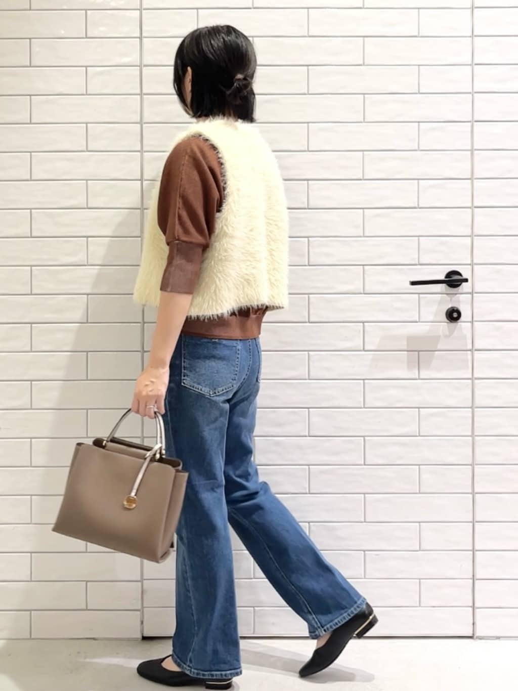 しおりさんの「OPAQUE.CLIP｜スウェットライクドルマンスリーブニット【洗濯機洗い可】」を使ったコーディネート