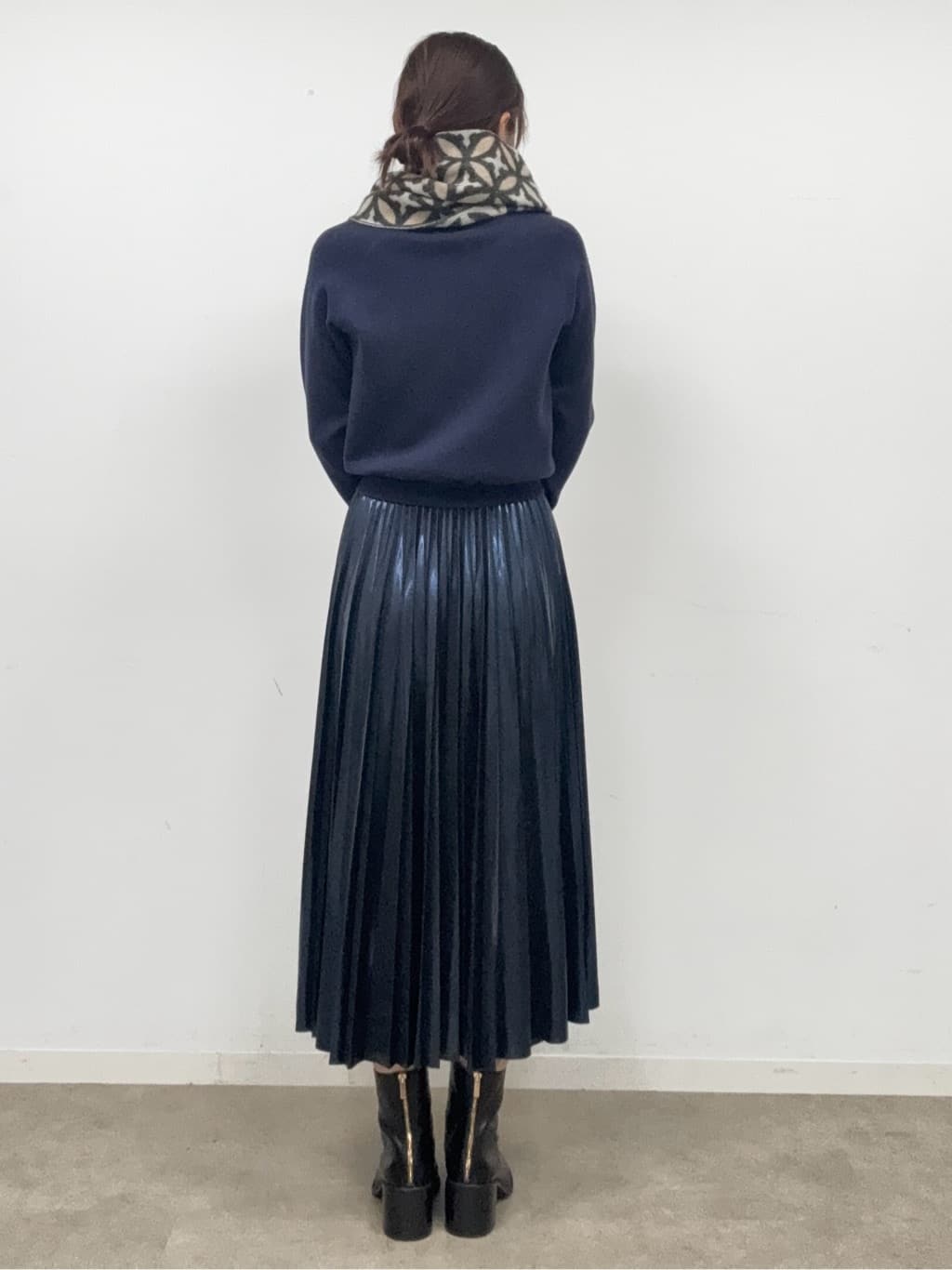 BUNさんの「DRESSTERIOR｜◆【洗える/ストレッチ性/オンオフ】箔プリントプリーツスカート」を使ったコーディネート