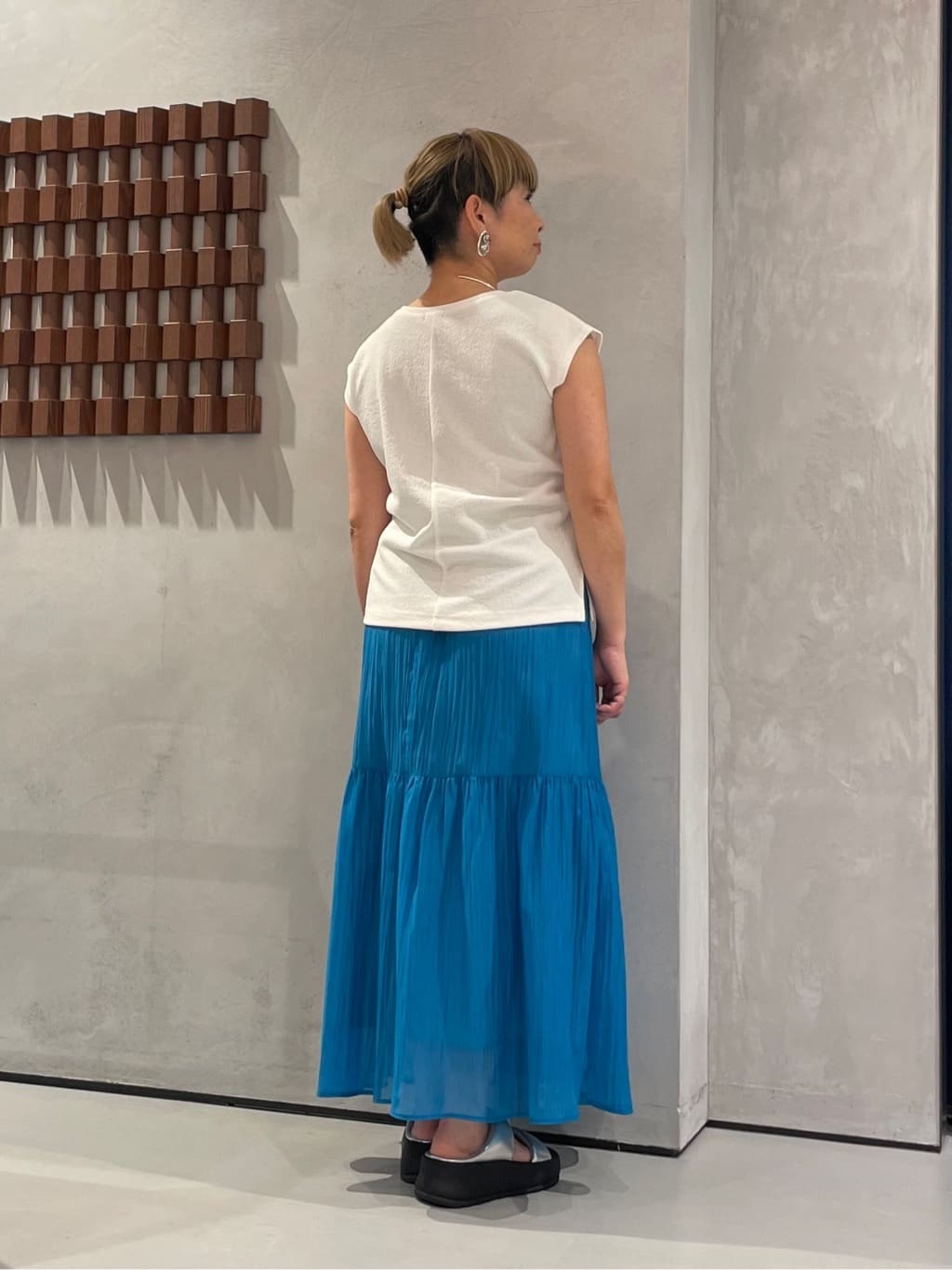 KOUさんの「INDIVI｜【2点セット／着回し◎】ノースリーブ＆ティアードスカート カセット服」を使ったコーディネート