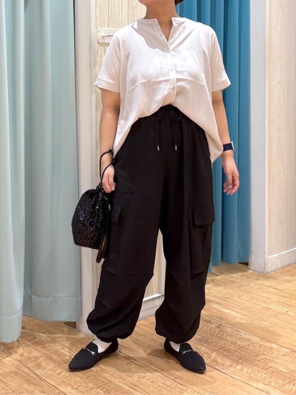 砂糖さんの「SHOO･LA･RUE｜【洗える/プチプラ】大人の抜け感をプラスする バンドカラーシャツ」を使ったコーディネート