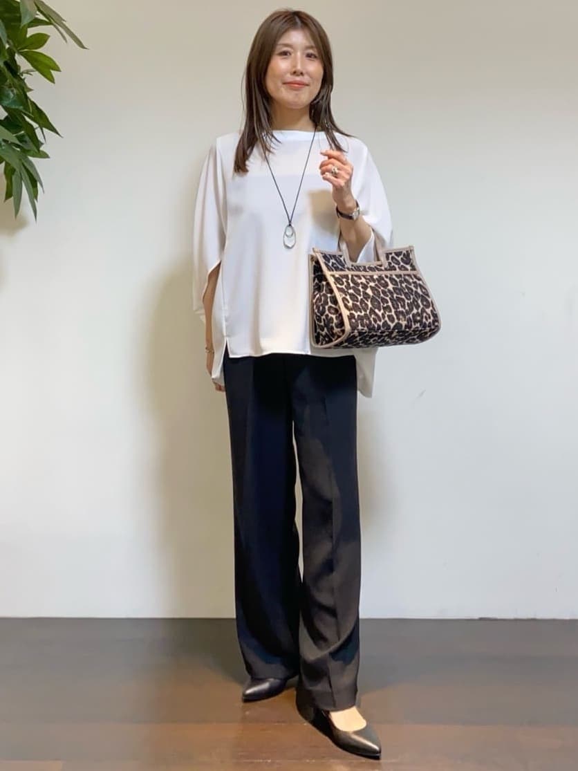 tomoさんの「UNTITLED｜【接触冷感/UVカット/ウエストゴム】センタープレスツイルパンツ」を使ったコーディネート