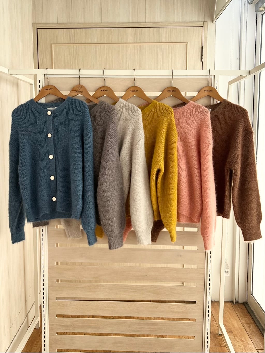 Kurumiさんの「SHOO･LA･RUE｜【洗濯機可】やわらかレザー調ナロースカート」を使ったコーディネート