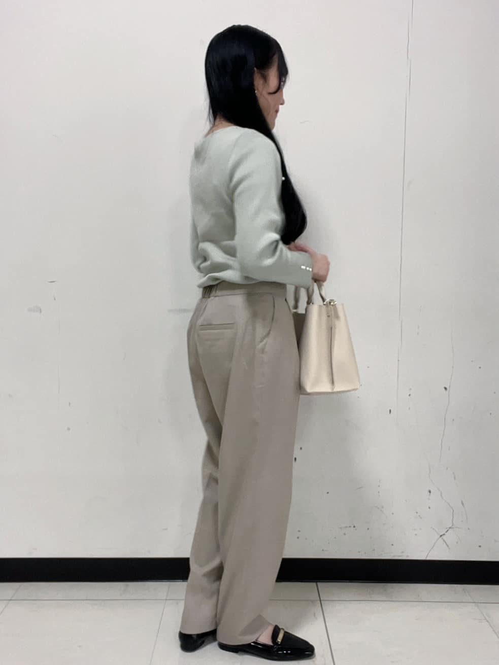 Hitomiさんの「index｜ウールライクストレッチテーパードパンツ／セットアップ対応【洗濯機OK】」を使ったコーディネート