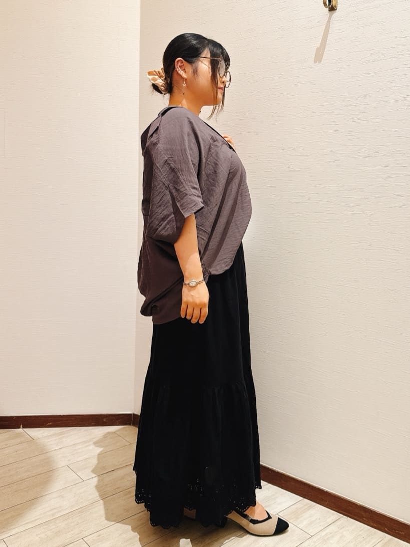 あにぃさんの「SHOO･LA･RUE｜【洗える/S-LL/5分袖】1枚でも羽織としても。さらさらドレープシャツ」を使ったコーディネート