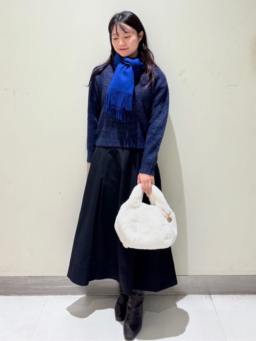 きみさんの「OPAQUE.CLIP｜スパンコールフェザーVネックニット【洗濯機OK】」を使ったコーディネート