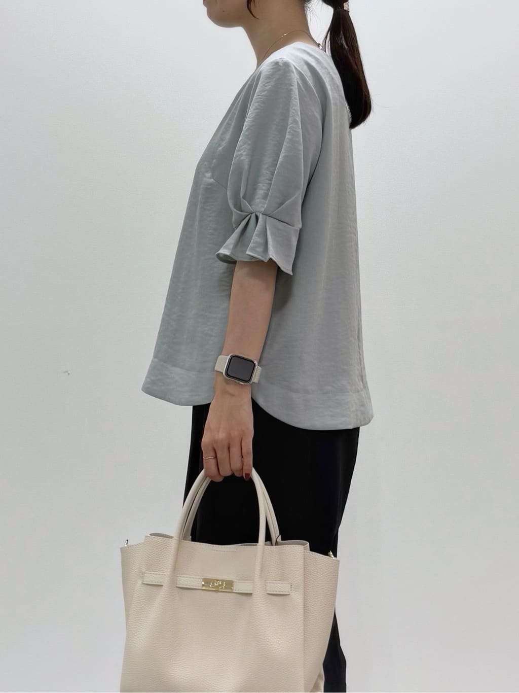 kozuさんの「index｜《8色展開／XS-LLサイズ》タックパフスリーブブラウス【洗濯機洗い可／吸水速乾／防シワ／抗ピル】」を使ったコーディネート