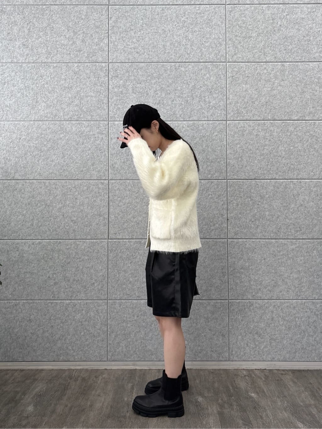 ひなさんの「INDIVI｜カットアウトカットソー」を使ったコーディネート