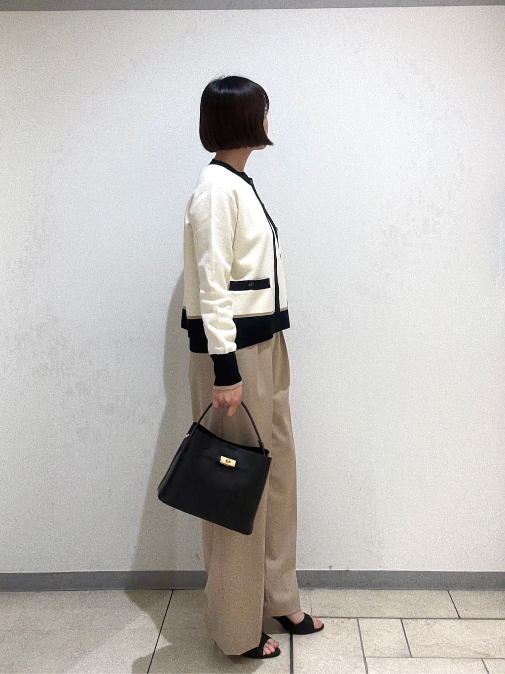 Itoさんの「UNTITLED｜【洗える/はっ水/後ろウエストゴム】ストレッチ2タックワイドパンツ」を使ったコーディネート