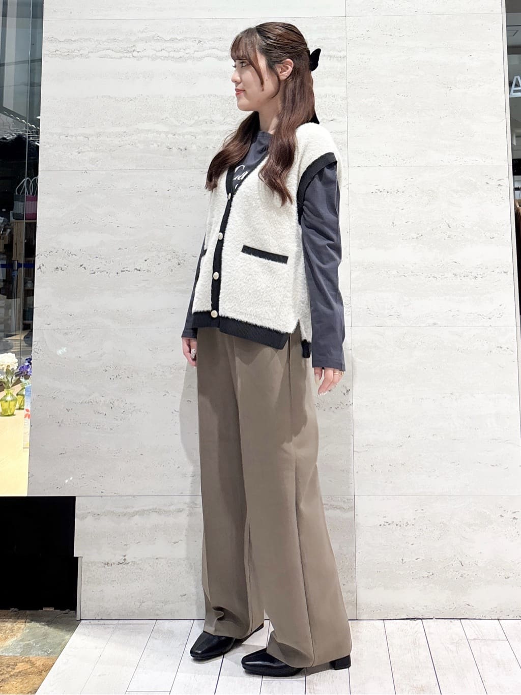 かほさんの「OPAQUE.CLIP｜ロングロゴTシャツ【洗濯機OK】」を使ったコーディネート