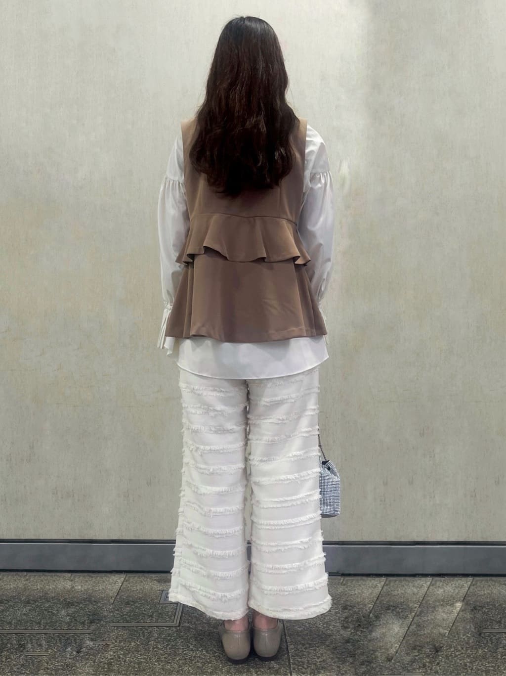 ももさんの「OPAQUE.CLIP｜フリルペプラムジレ／セットアップ対応可【洗濯機洗い可】」を使ったコーディネート