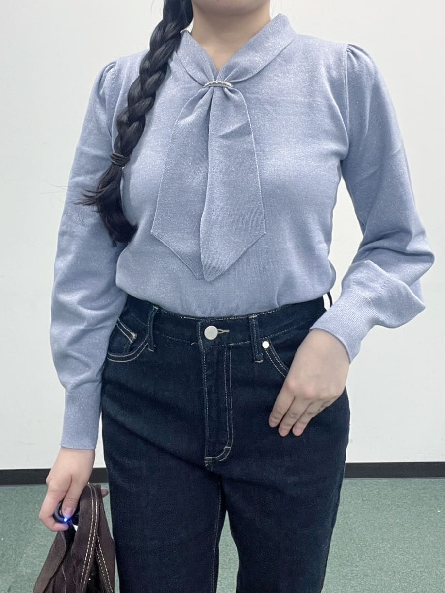 Hitomiさんの「index｜ゴールドパーツ付きボウタイニット【洗濯機OK】《10col／XS～LL》」を使ったコーディネート
