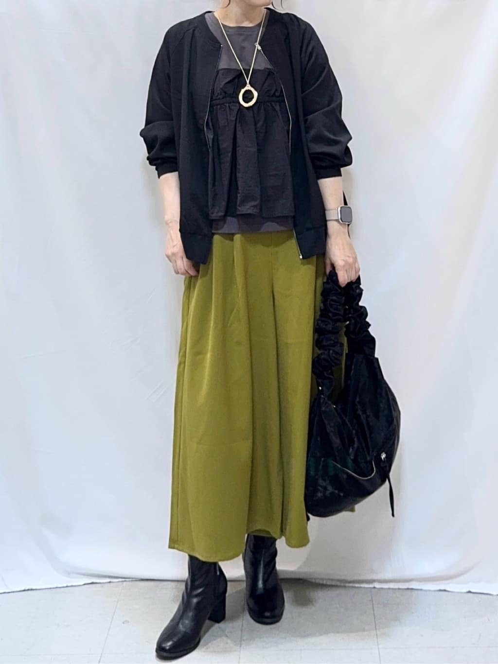 𝐇𝐢𝐫𝐨𝐦𝐢さんの「SHOO･LA･RUE｜【洗濯機可/S-LL】さっと羽織れる 軽量リブブルゾン」を使ったコーディネート