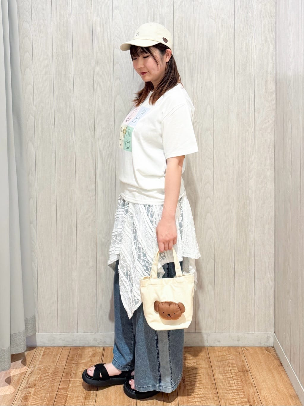 愛さんの「SHOO･LA･RUE｜【miffy】グラフィックTシャツ」を使ったコーディネート