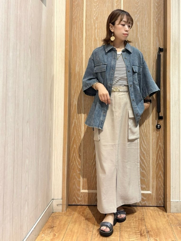 meiさんの「SHOO･LA･RUE｜【S-LL】大人のきれいめカジュアルに 麻調カーゴナロースカート」を使ったコーディネート