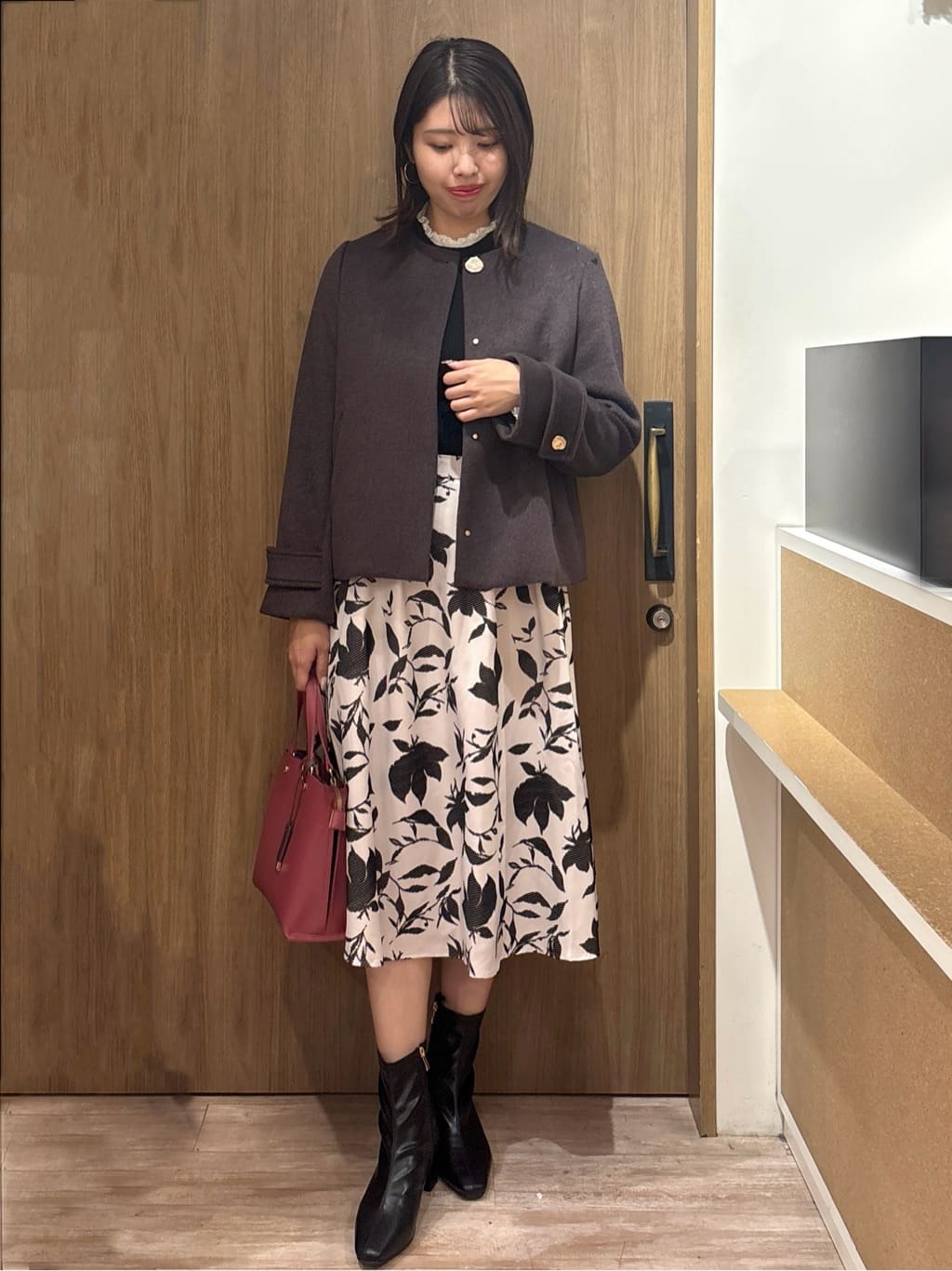 このかさんの「index｜フラワータックフレアスカート【洗濯機OK／イージーアイロン／防シワ】」を使ったコーディネート