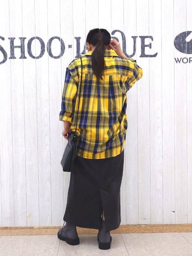 とろろさんの「SHOO･LA･RUE｜【洗濯機可/S-LL】程よい抜け感 大人のチェックシャツ」を使ったコーディネート