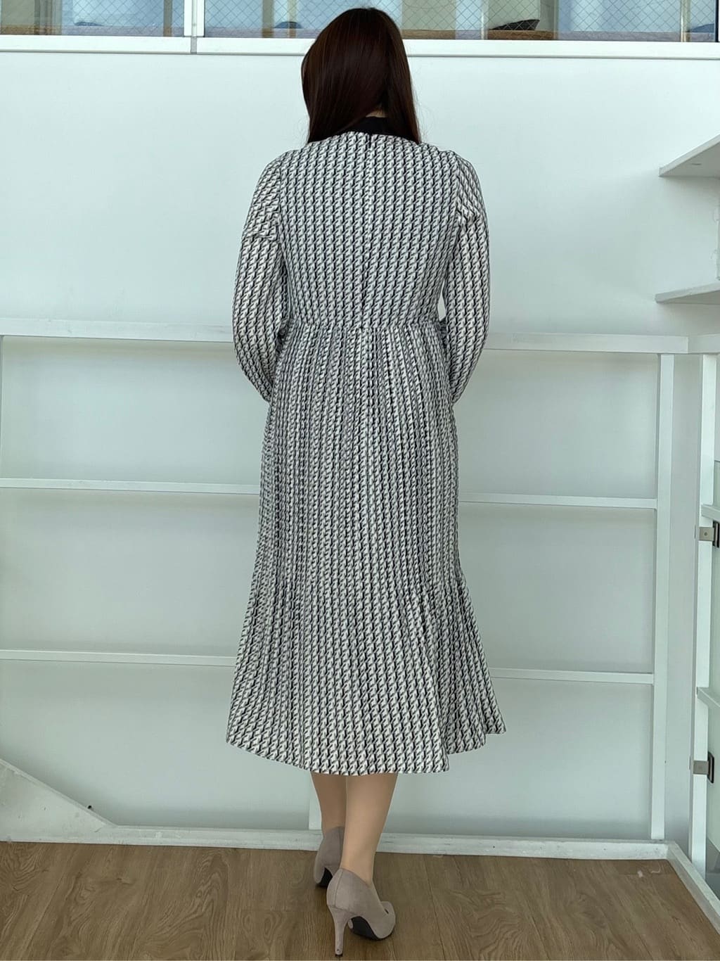 sayaさんの「COUP DE CHANCE｜【リボン取り外し可】幾何柄プリーツワンピース」を使ったコーディネート