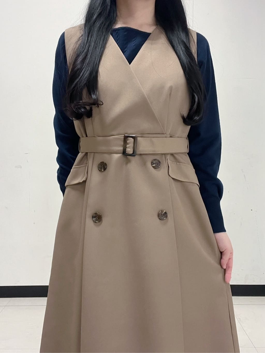 Hitomiさんの「index｜トレンチディティールワンピース【洗濯機OK／イージーアイロン／防シワ】」を使ったコーディネート