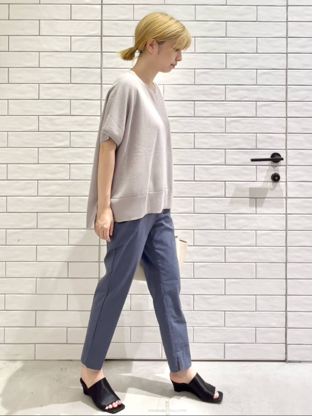 しおりさんの「OPAQUE.CLIP｜《5色展開／S-LLサイズ》リラクシーメッシュニット【洗濯機洗い可】」を使ったコーディネート