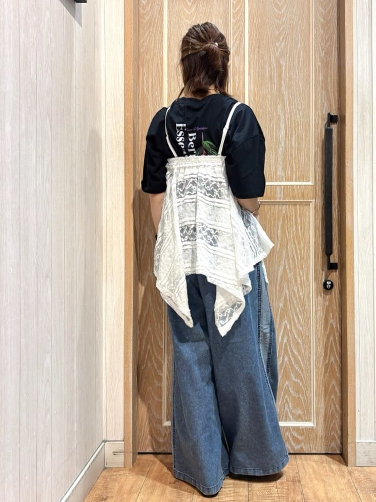 meiさんの「SHOO･LA･RUE｜【S-LL】サイドラインがアクセント イージーデニムパンツ」を使ったコーディネート