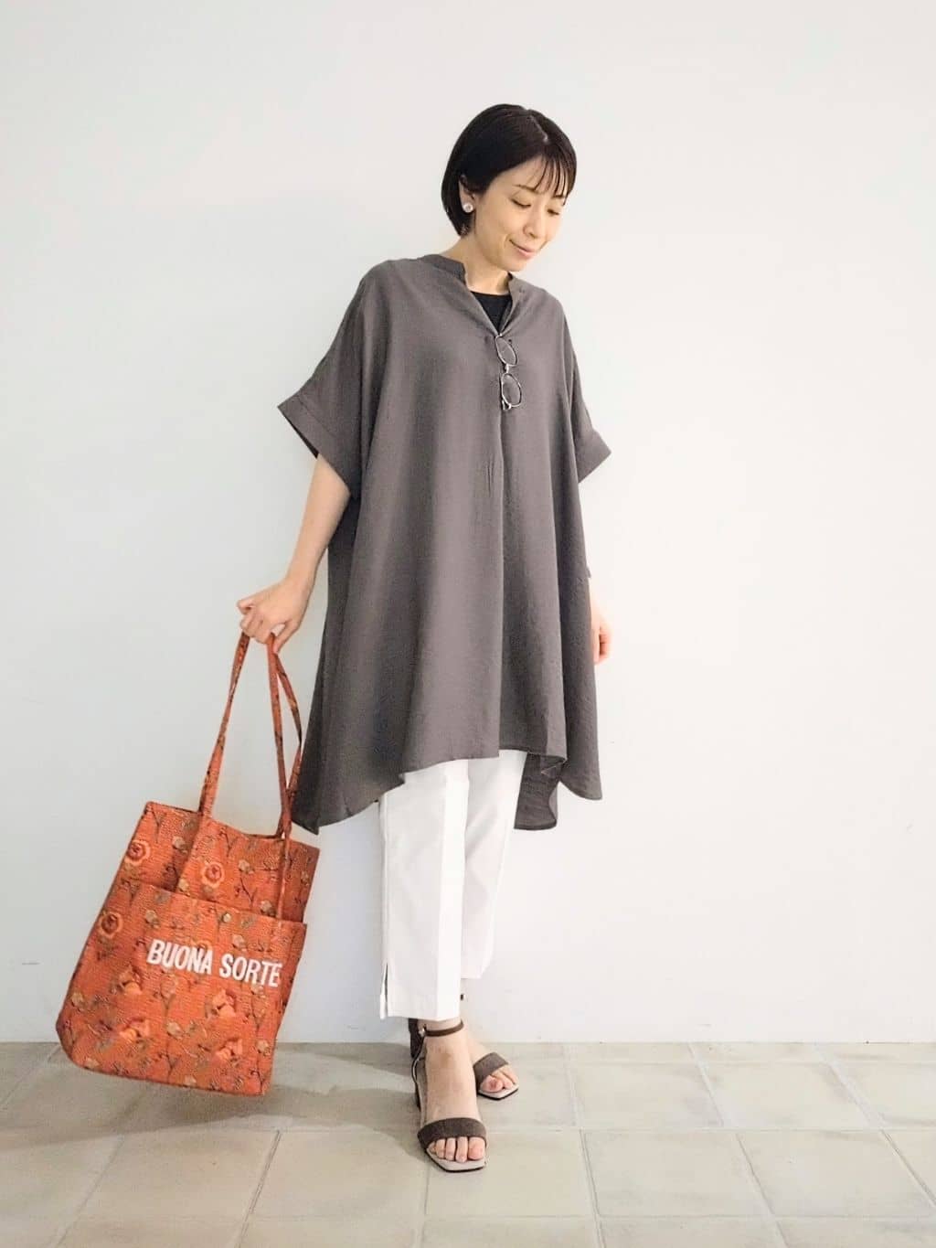 miomioさんの「SHOO･LA･RUE｜【S-LL/ひんやり】きれいめにもカジュアルにも サブリナパンツ」を使ったコーディネート