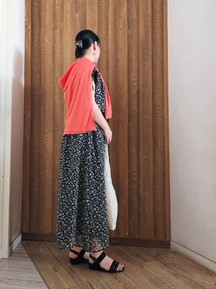 くまさんの「SHOO･LA･RUE｜【S-LL/ひんやり/UV】手の甲まで隠れる トッパーカーディガン」を使ったコーディネート
