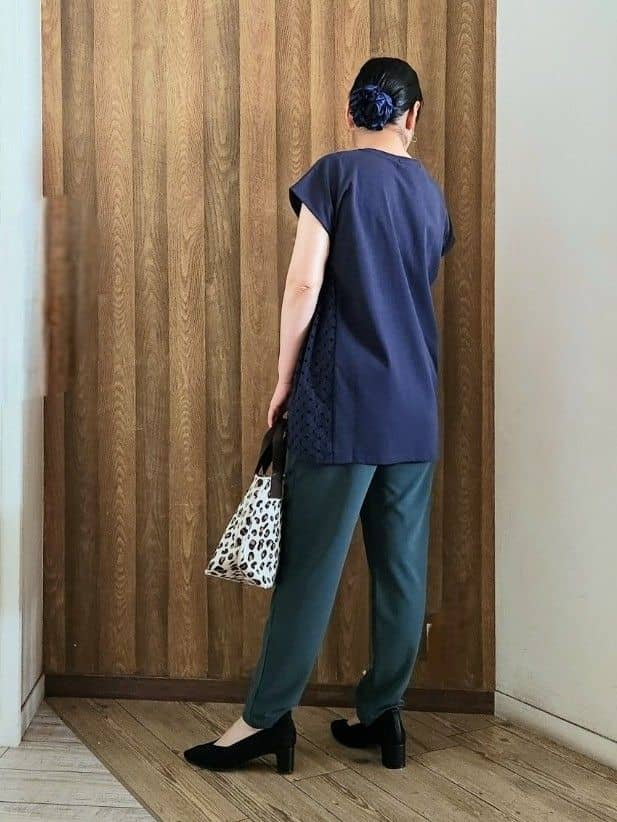 くまさんの「SHOO･LA･RUE｜【S-LL/体型カバー】インせずサマ見え レースドッキングトップス」を使ったコーディネート