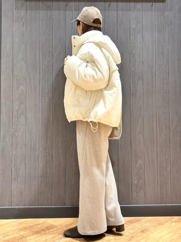 meiさんの「SHOO･LA･RUE｜【撥水/あったか】たっぷり着られる 中綿モンスターショートコート」を使ったコーディネート