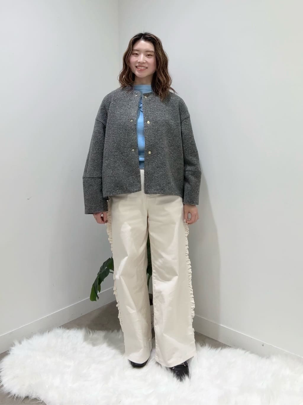 Suma Una本部スタッフさんの「SunaUna｜【ショート丈】ノーカラーライトアウター」を使ったコーディネート